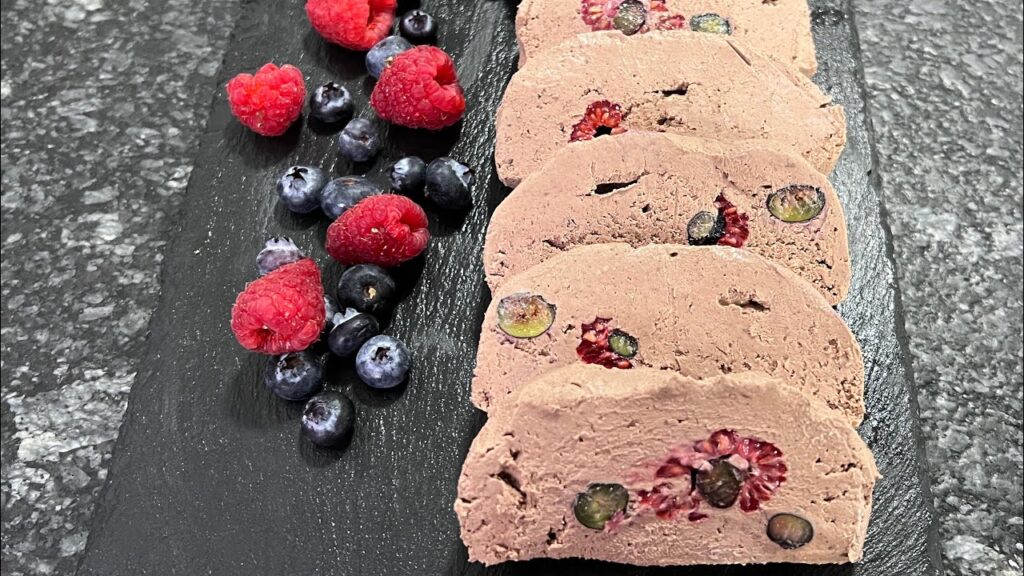 rulada de pate cu fructe de padure